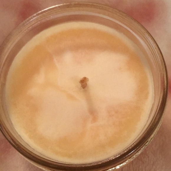 Four Points Trading Company Carrot Cake Candle NWT - Picture 3 of 4